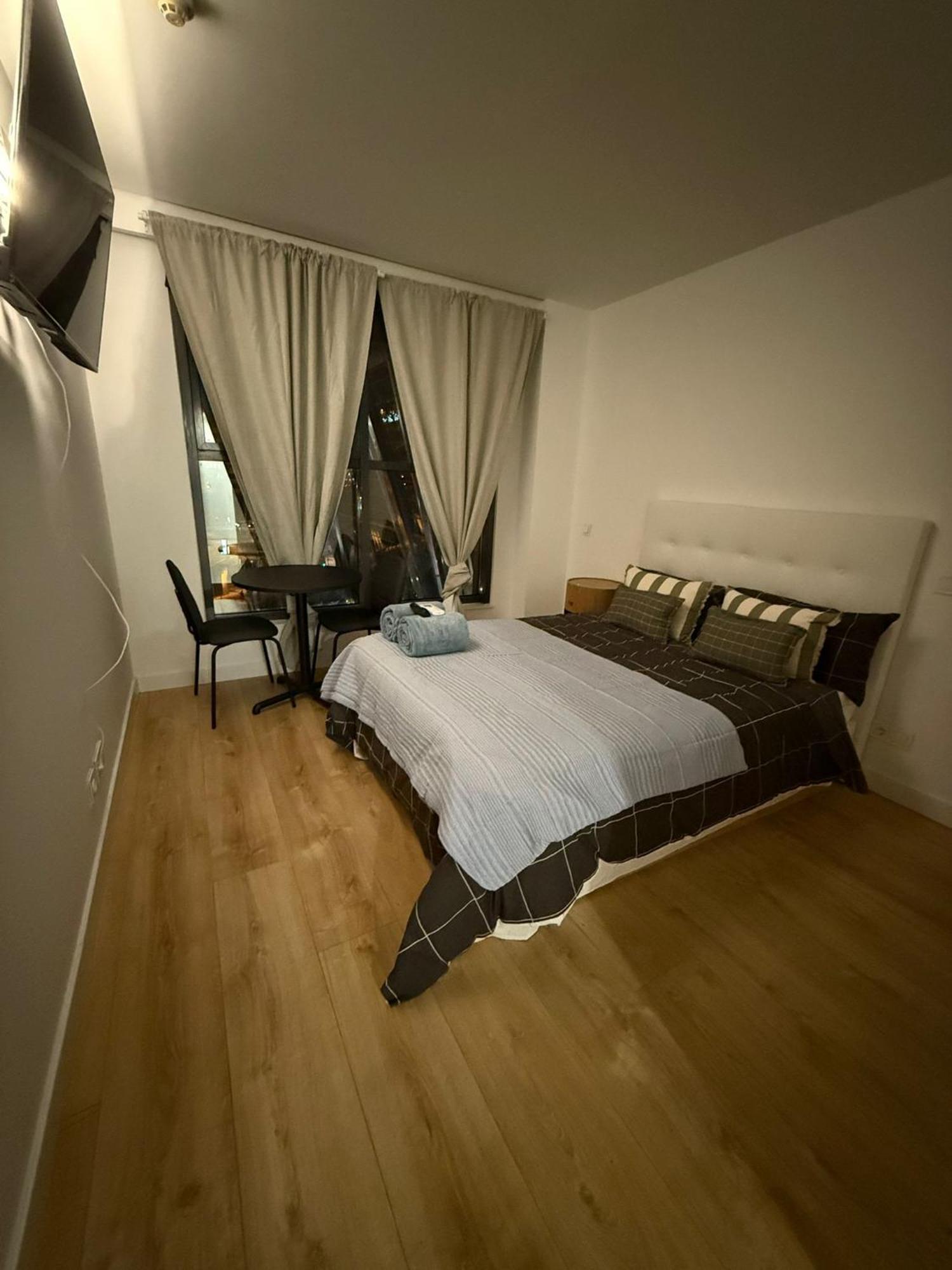 To Room Madrid Castellana Eksteriør bilde